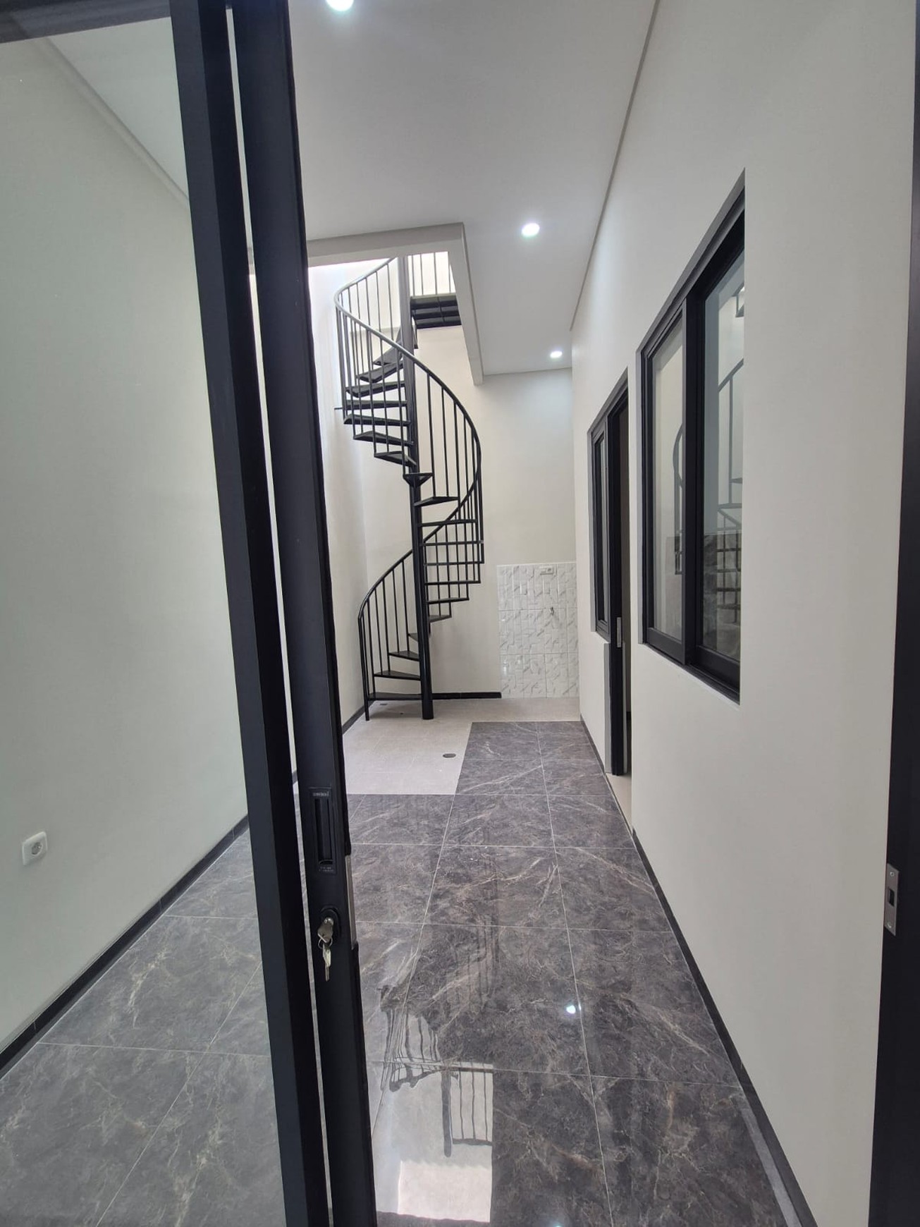 DIJUAL 2 RUMAH KEMBAR BARU SIAP HUNI VILLA KALIJUDAN INDAH, Surabaya Timur