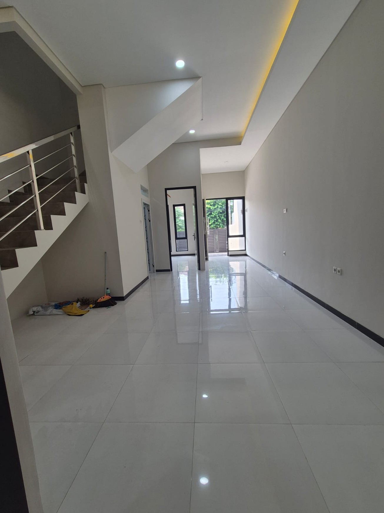 DIJUAL 2 RUMAH KEMBAR BARU SIAP HUNI VILLA KALIJUDAN INDAH, Surabaya Timur