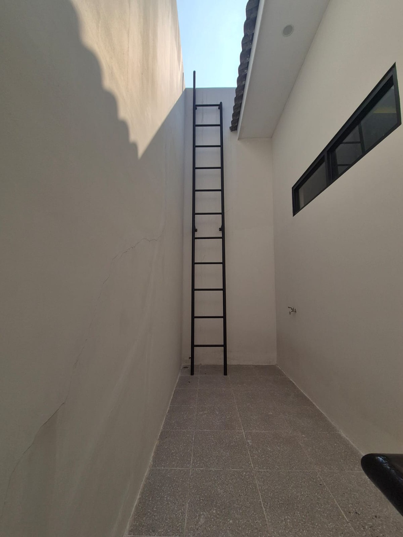 DIJUAL 2 RUMAH KEMBAR BARU SIAP HUNI VILLA KALIJUDAN INDAH, Surabaya Timur