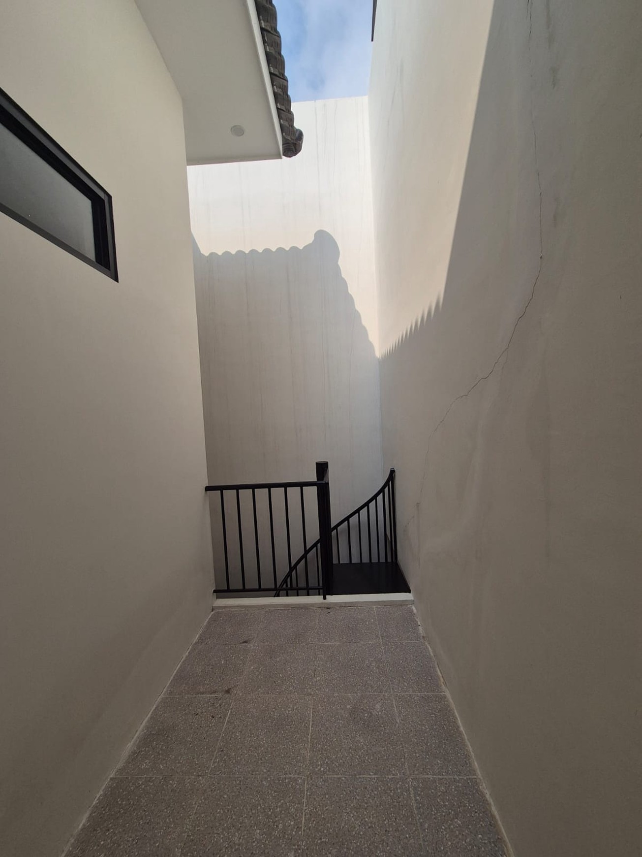 DIJUAL 2 RUMAH KEMBAR BARU SIAP HUNI VILLA KALIJUDAN INDAH, Surabaya Timur