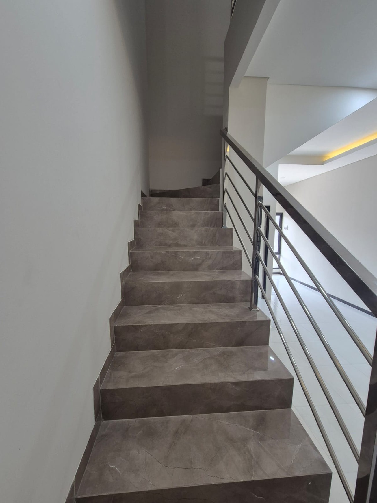 DIJUAL 2 RUMAH KEMBAR BARU SIAP HUNI VILLA KALIJUDAN INDAH, Surabaya Timur