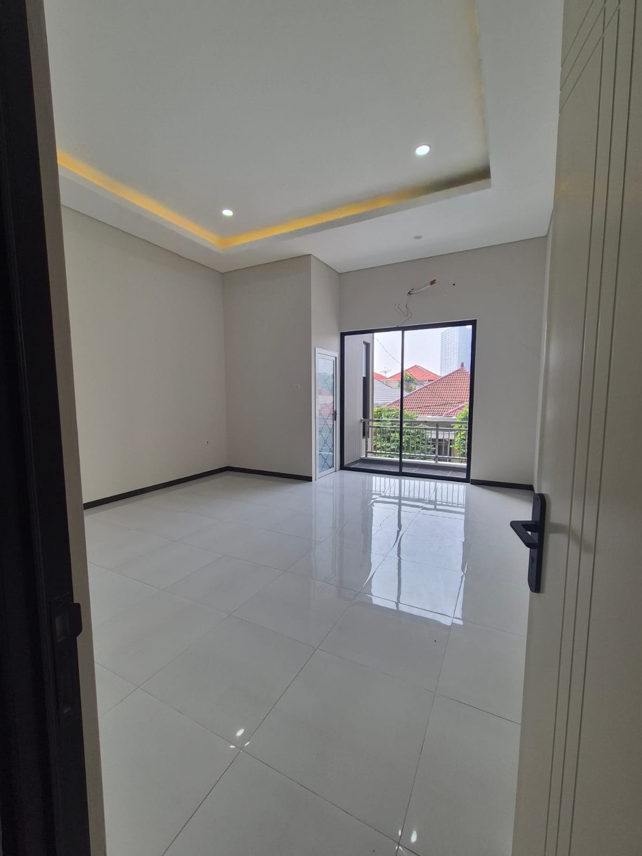 DIJUAL 2 RUMAH KEMBAR BARU SIAP HUNI VILLA KALIJUDAN INDAH, Surabaya Timur