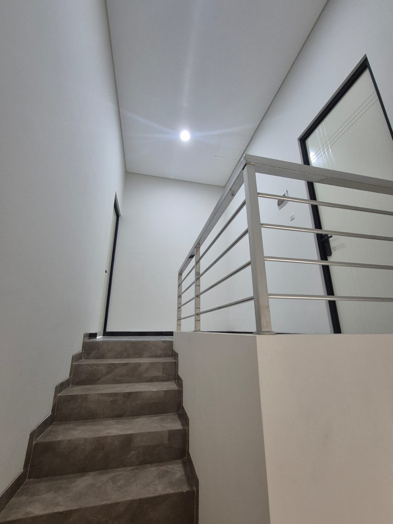 DIJUAL 2 RUMAH KEMBAR BARU SIAP HUNI VILLA KALIJUDAN INDAH, Surabaya Timur
