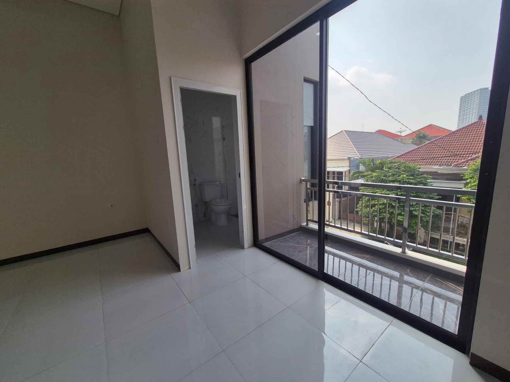 DIJUAL 2 RUMAH KEMBAR BARU SIAP HUNI VILLA KALIJUDAN INDAH, Surabaya Timur