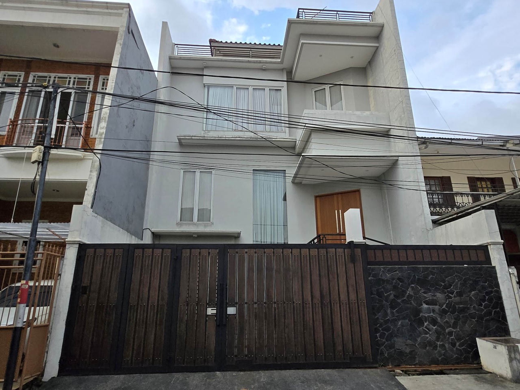 Rumah Siap huni, Tenang, sudah tinggi dari jalan, Kelapa Gading