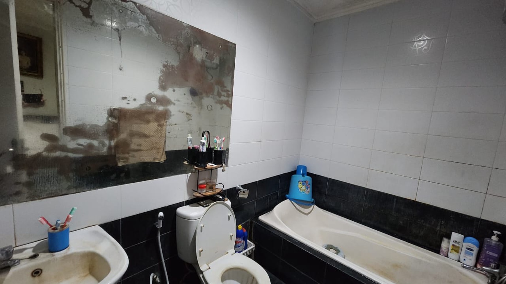 Rumah Cantik Tebet Barat Akses Jalan 2 Mobil 
