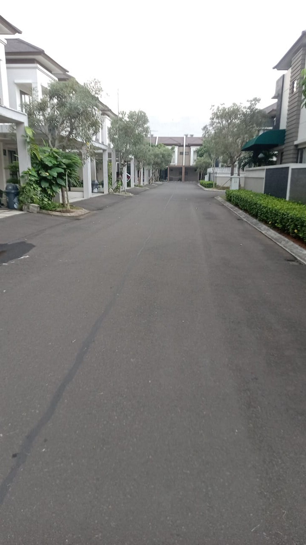 DIJUAL RUMAH DI KAWASAN ELITE  PODOMORO PARK BUAH BATU DG BERBAGAI  FASILITAS-FASILITAS PRIVATE CINEMA, GYM,KOLAM RENANG, ARENA OLAHRAGA, CLUB HOUSE DLL