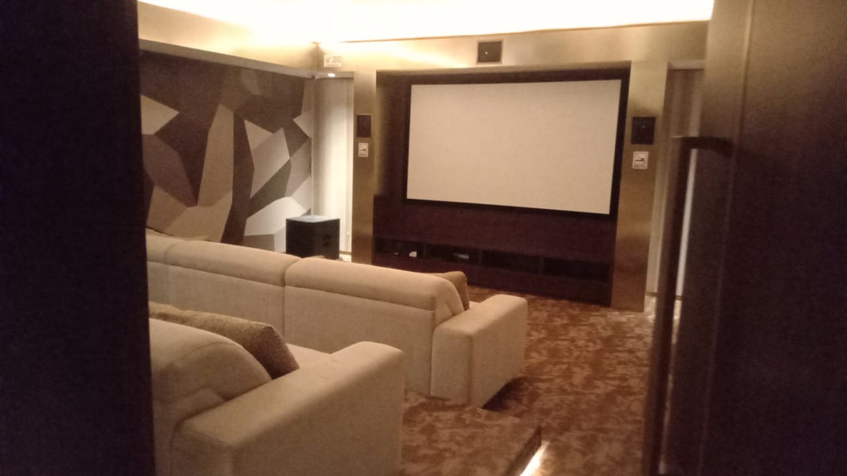 DIJUAL RUMAH DI KAWASAN ELITE  PODOMORO PARK BUAH BATU DG BERBAGAI  FASILITAS-FASILITAS PRIVATE CINEMA, GYM,KOLAM RENANG, ARENA OLAHRAGA, CLUB HOUSE DLL