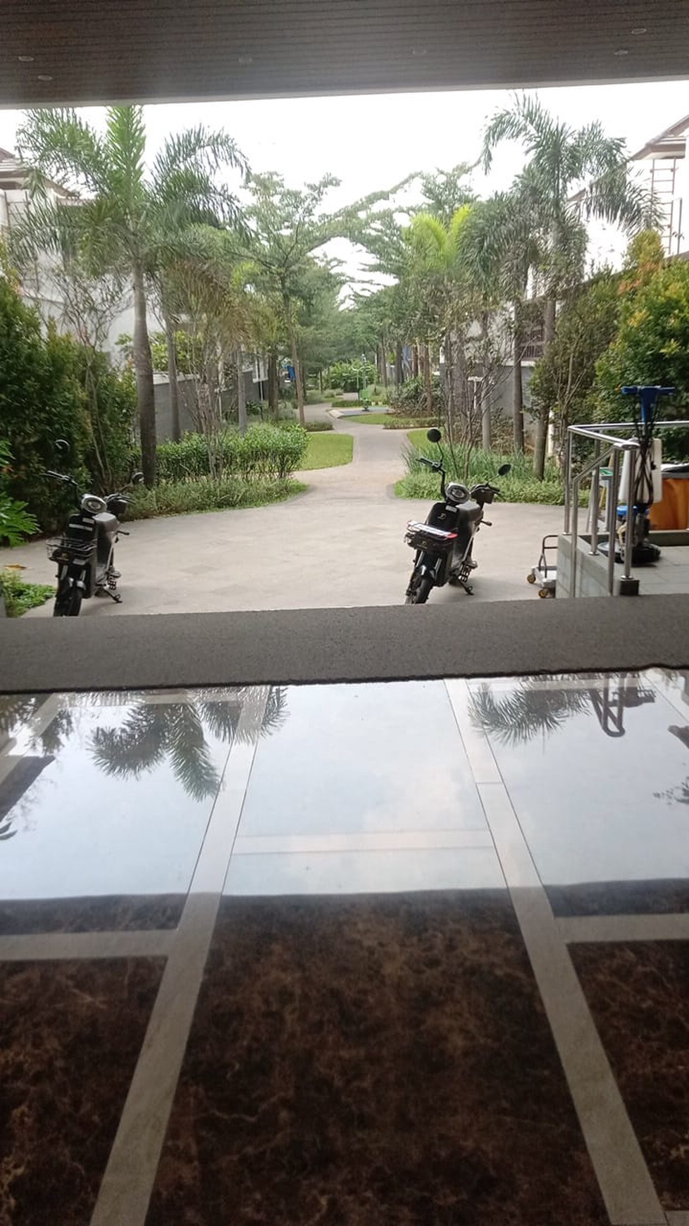 DIJUAL RUMAH DI KAWASAN ELITE  PODOMORO PARK BUAH BATU DG BERBAGAI  FASILITAS-FASILITAS PRIVATE CINEMA, GYM,KOLAM RENANG, ARENA OLAHRAGA, CLUB HOUSE DLL