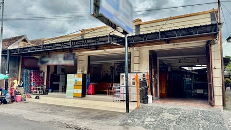 Toko Dan Rumah Lokasi Strategis Dekat Pasar Sleman 