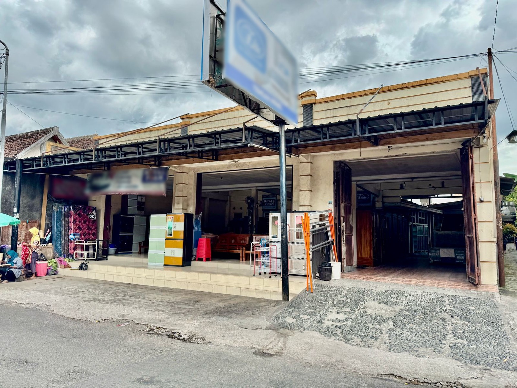 Toko Dan Rumah Lokasi Strategis Dekat Pasar Sleman