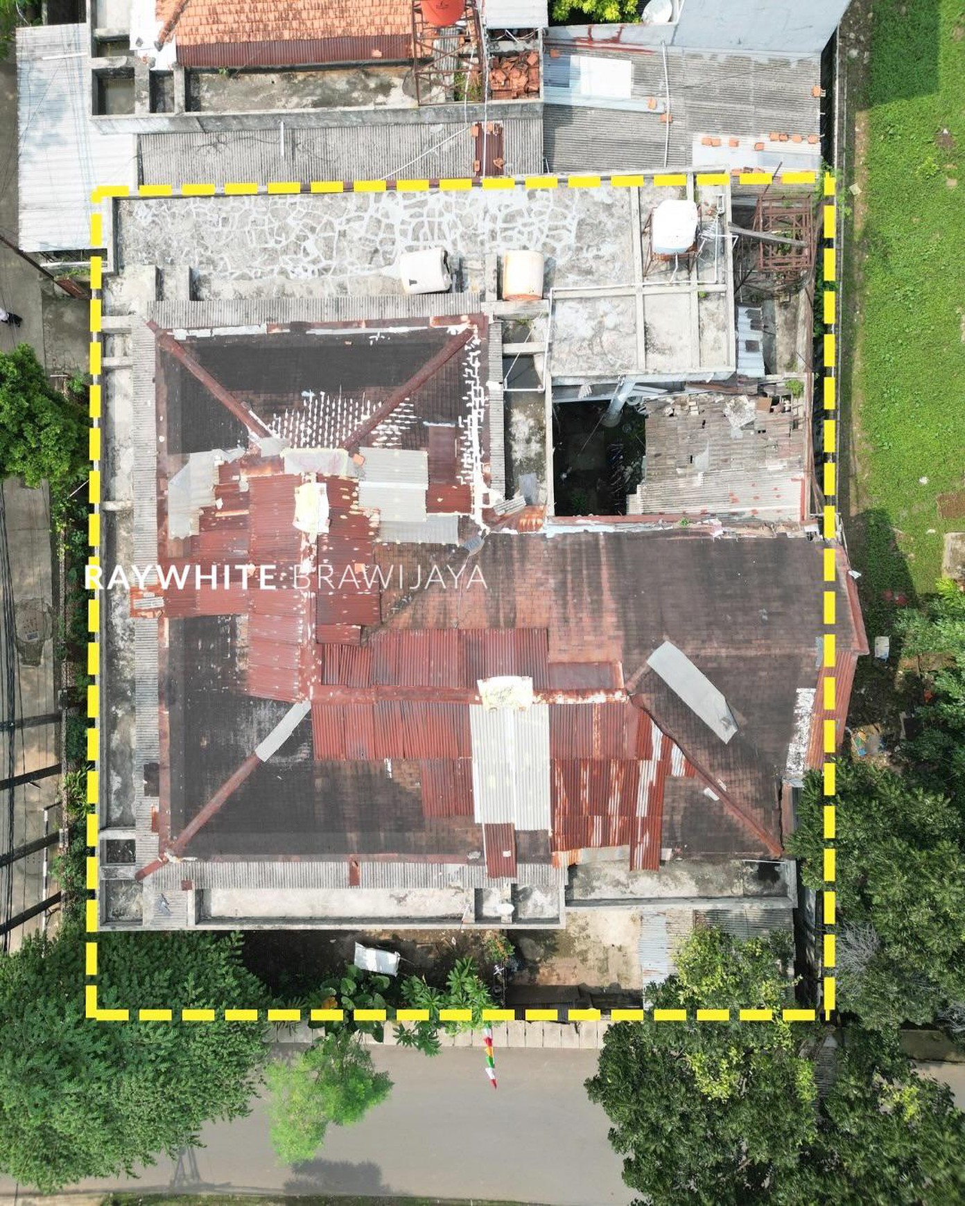Rumah Hitung Tanah Cocok untuk usaha kos-kosan Area Wijaya Timur