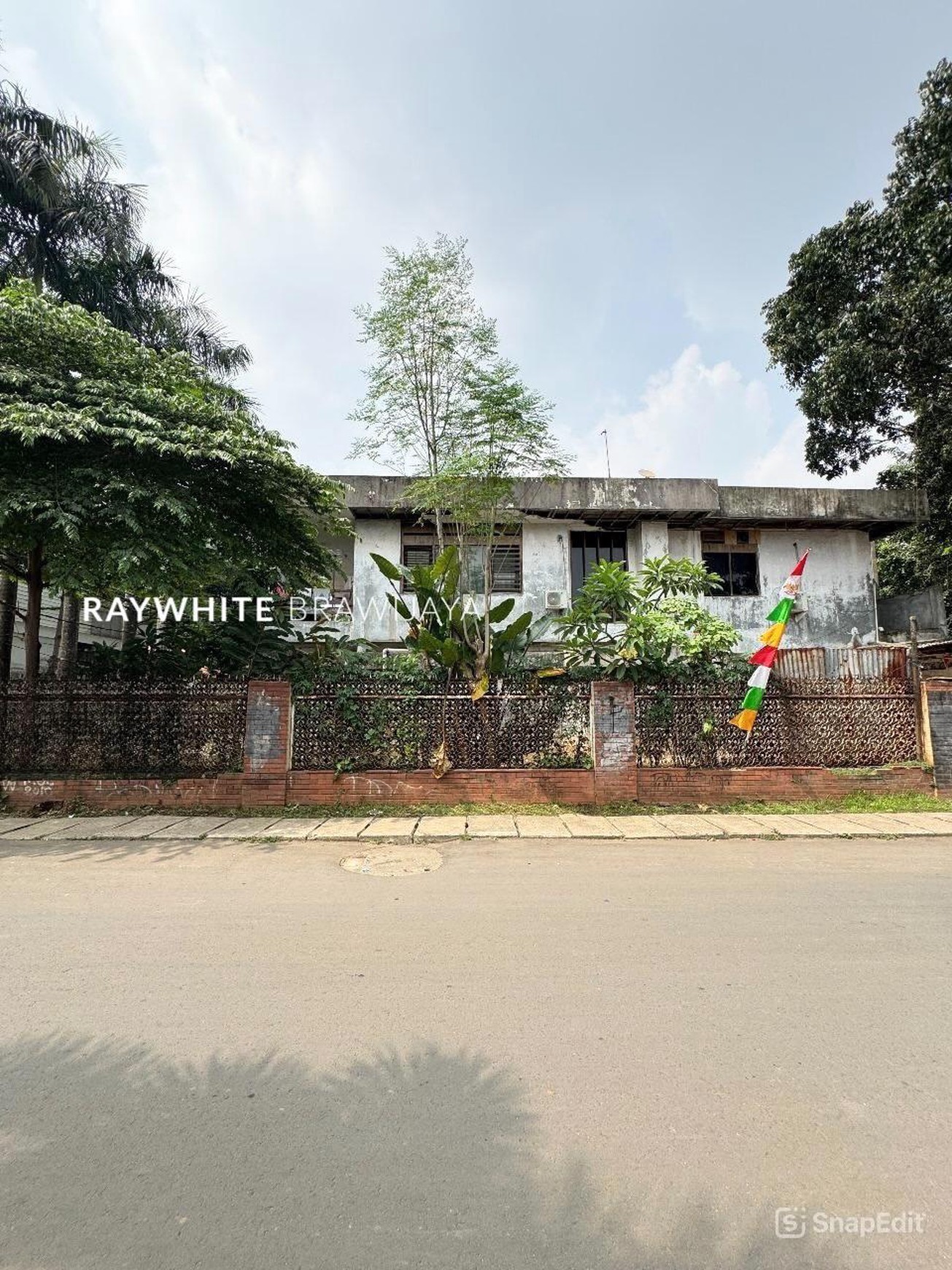 Rumah Hitung Tanah Cocok untuk usaha kos-kosan Area Wijaya Timur
