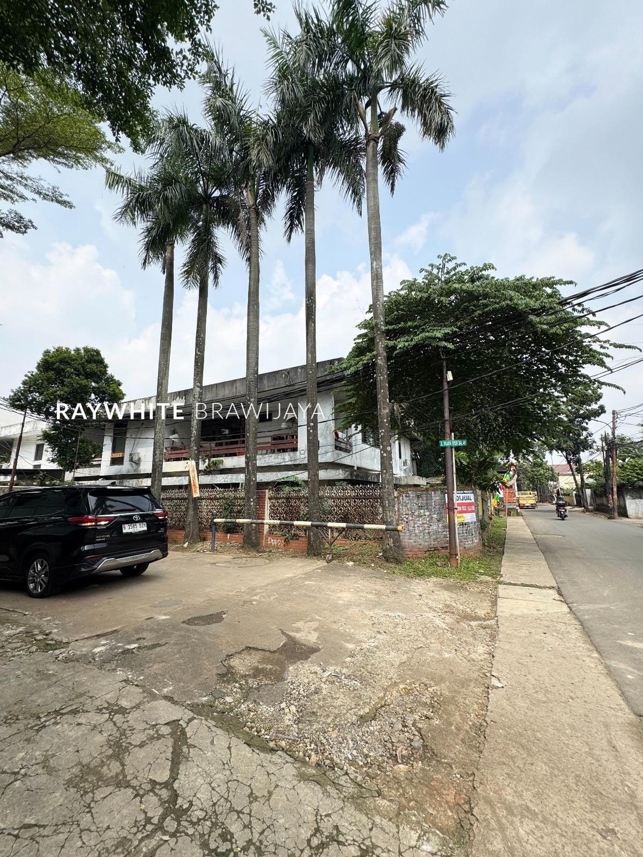 Rumah Hitung Tanah Cocok untuk usaha kos-kosan Area Wijaya Timur