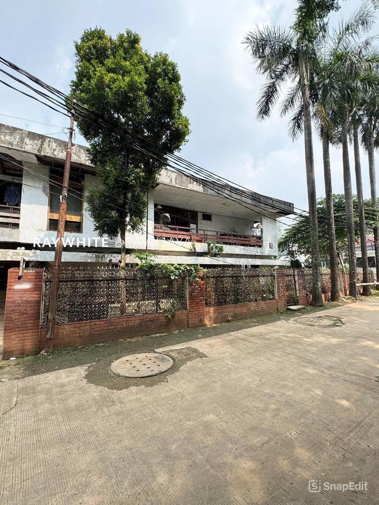 Rumah Hitung Tanah Cocok untuk usaha kos-kosan Area Wijaya Timur