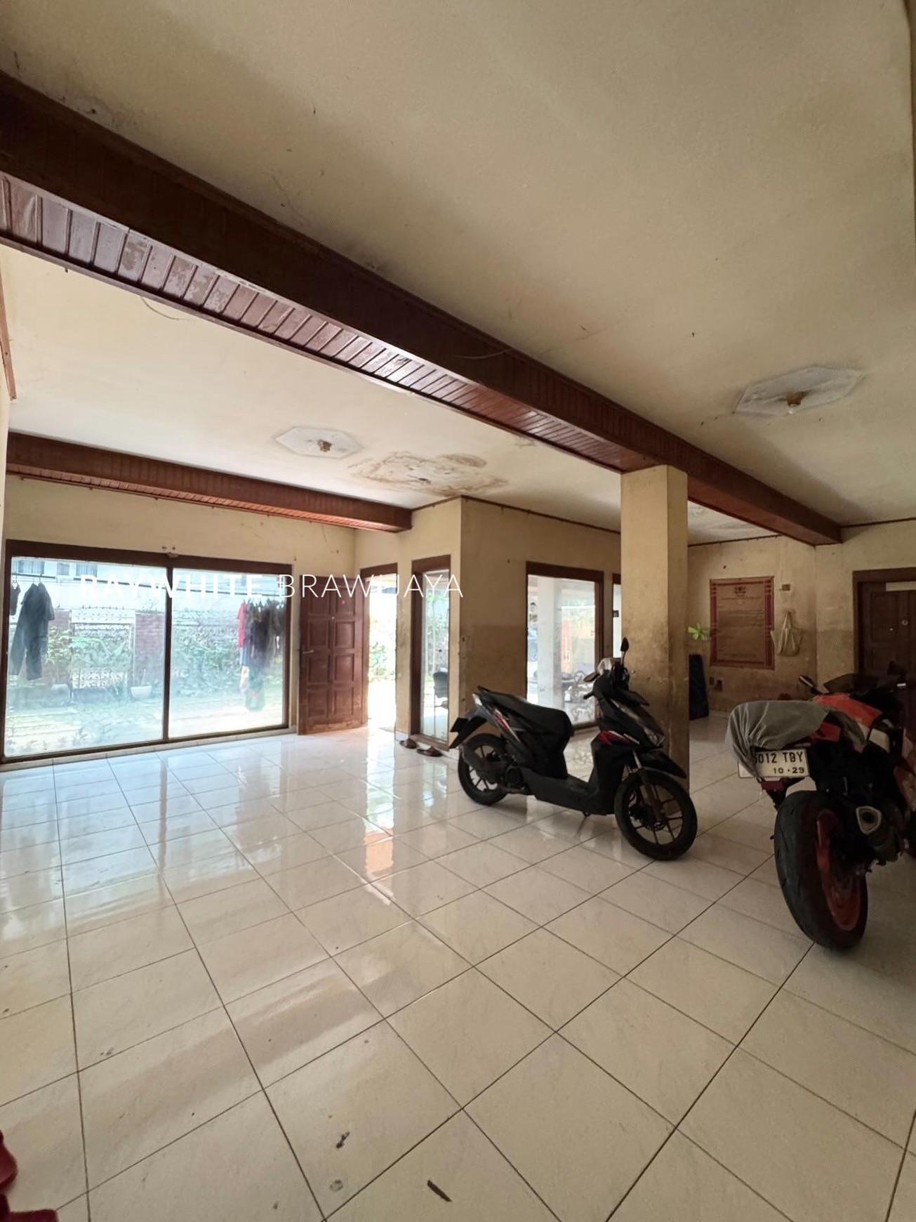 Rumah Hitung Tanah Cocok untuk usaha kos-kosan Area Wijaya Timur