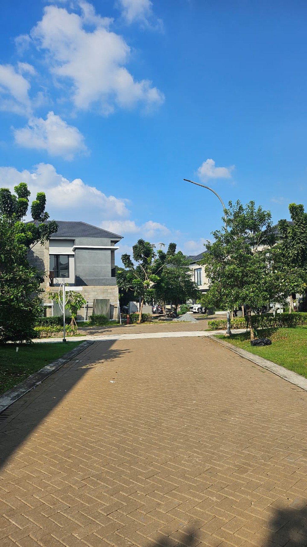 Rumah bagus siap huni di Discovery Alton Bintaro
