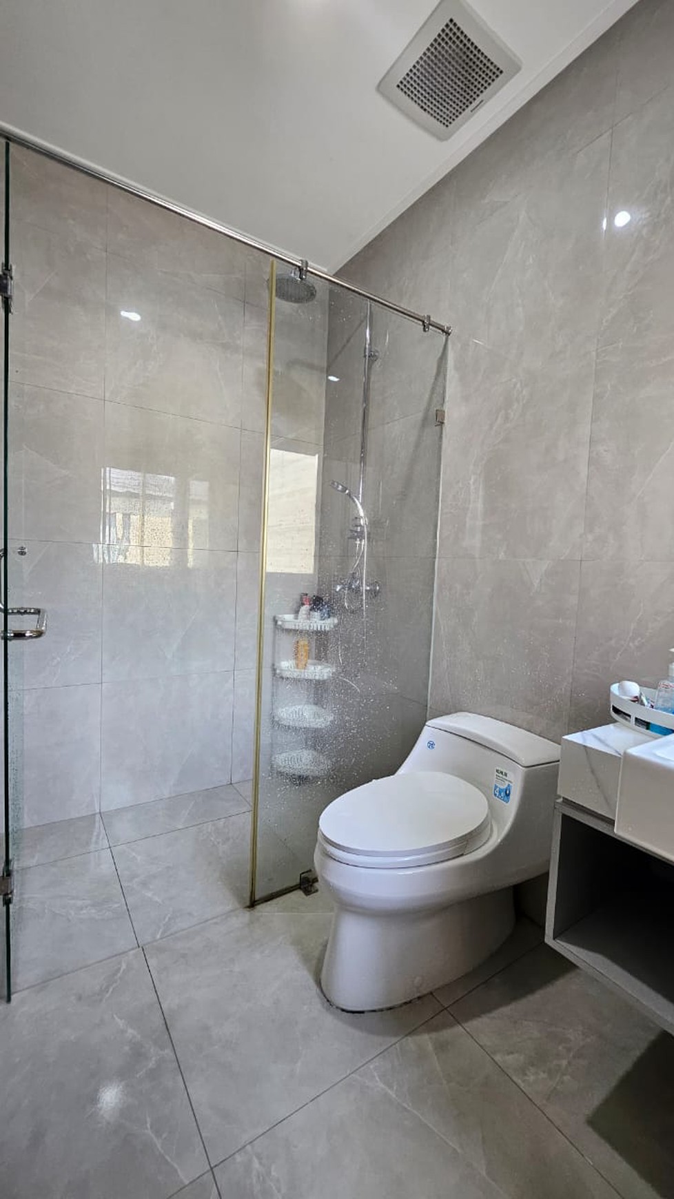 Rumah bagus siap huni di Discovery Alton Bintaro