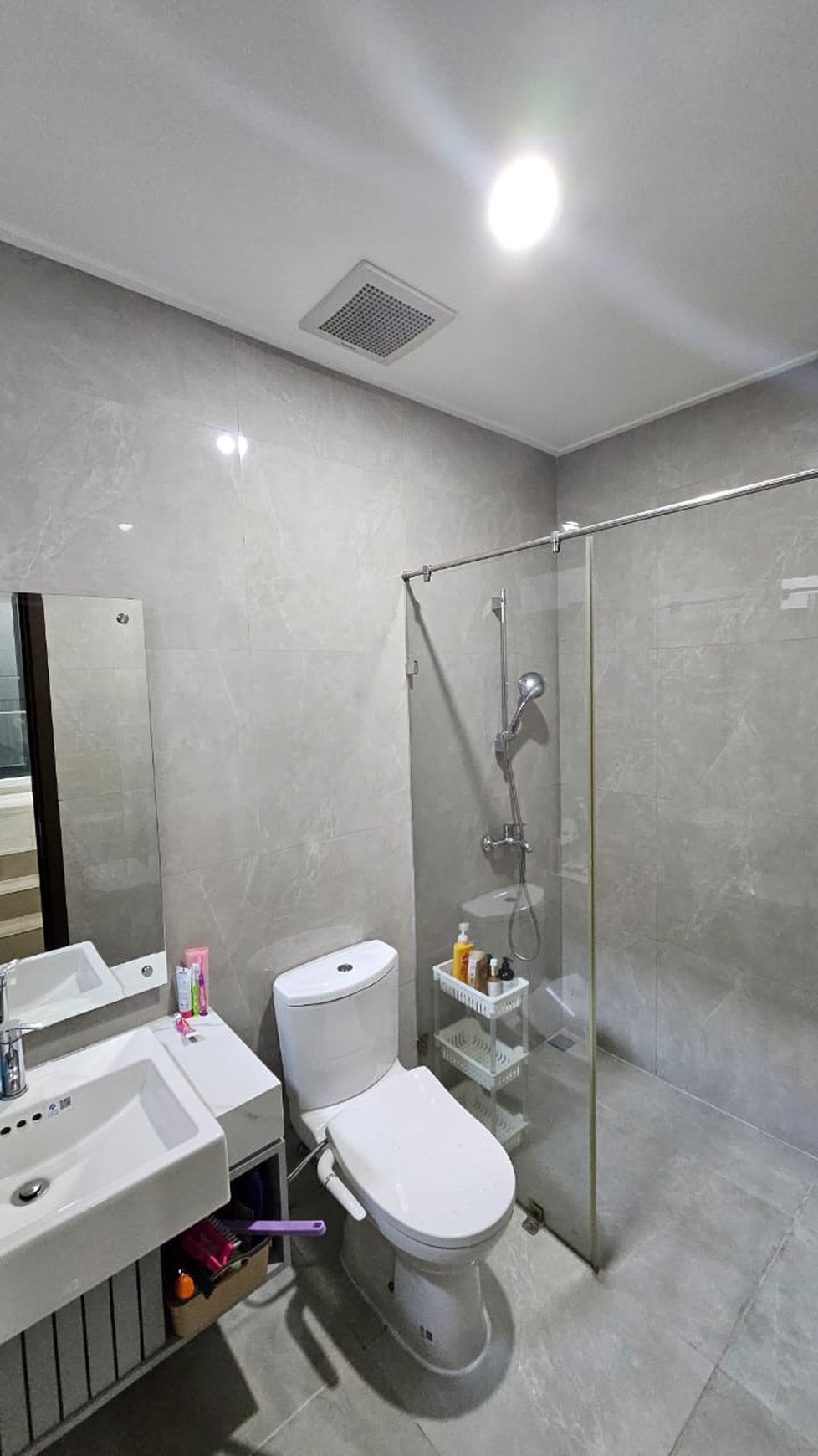 Rumah bagus siap huni di Discovery Alton Bintaro
