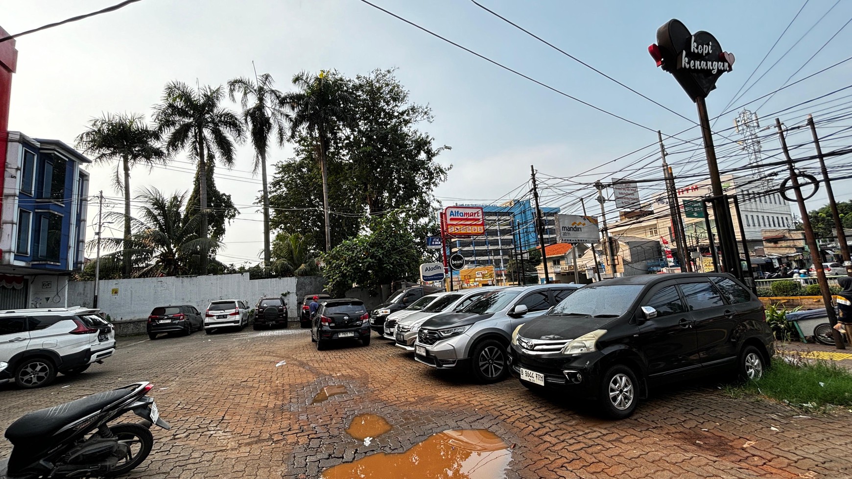 Ruko 3 Lantai di Area Komersil Otista Raya Jatinegara Dan Ramai Dengan Tempat Usaha