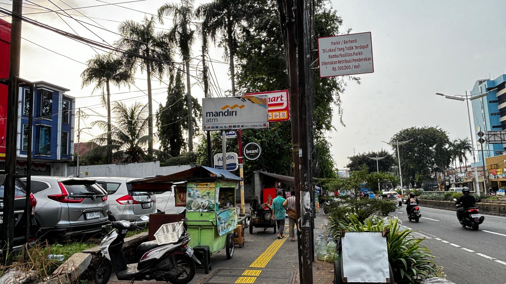 Ruko 3 Lantai di Area Komersil Otista Raya Jatinegara Dan Ramai Dengan Tempat Usaha