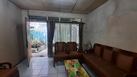 RUMAH DI ZONA KOMERSIAL DENGAN LOKASI STRATEGIS DEKAT DENGAN HALTE TRANS JAKARTA CAWANG