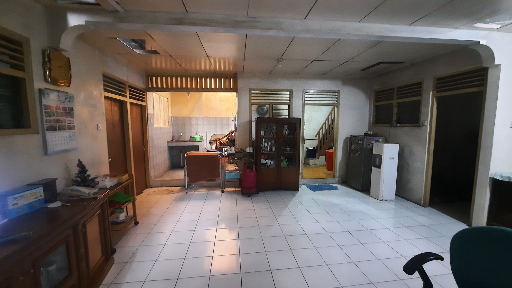 RUMAH DI ZONA KOMERSIAL DENGAN LOKASI STRATEGIS DEKAT DENGAN HALTE TRANS JAKARTA CAWANG