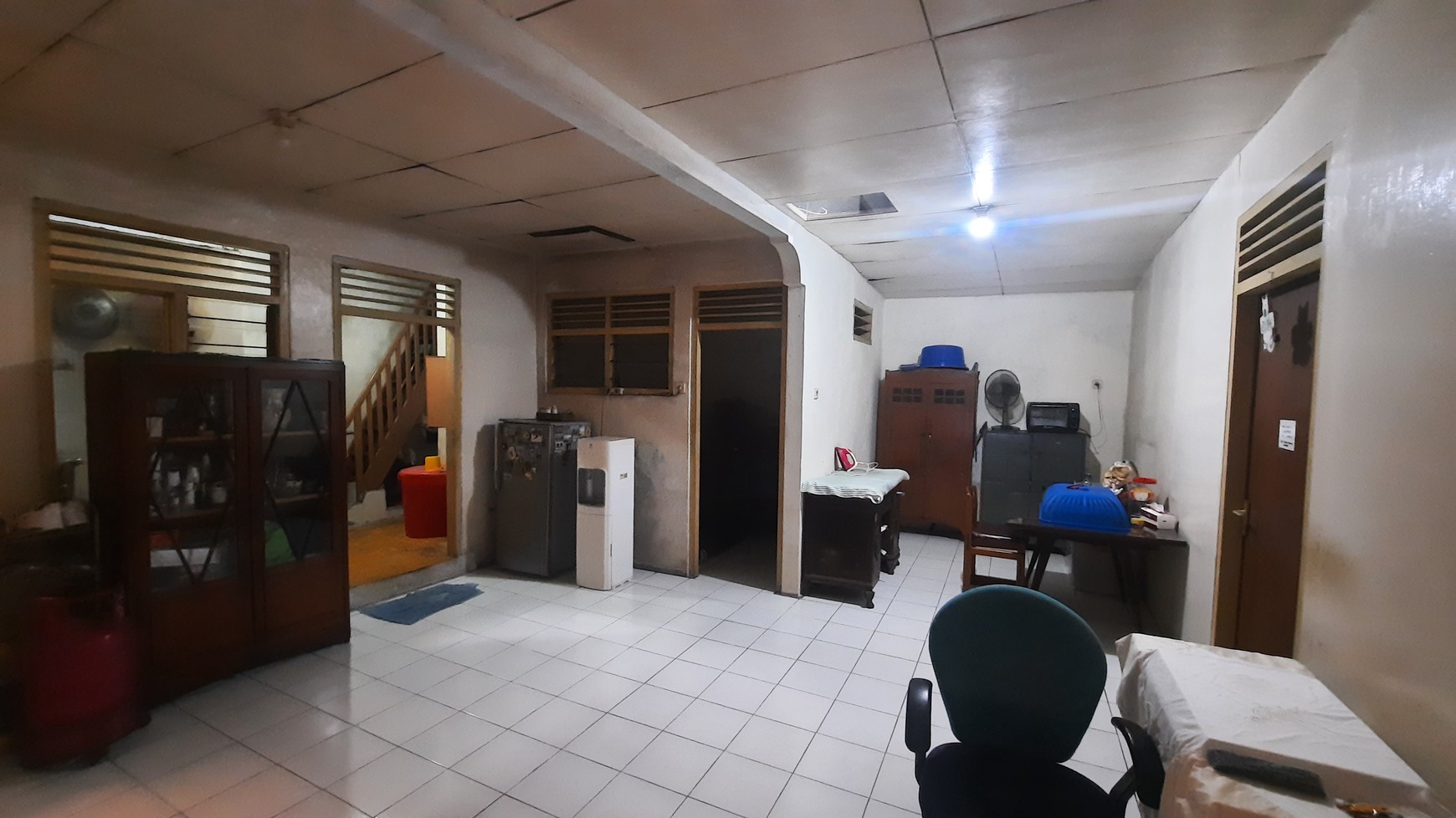 RUMAH DI ZONA KOMERSIAL DENGAN LOKASI STRATEGIS DEKAT DENGAN HALTE TRANS JAKARTA CAWANG