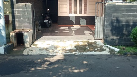 Dijual rumah dalam komplek dekat Unas