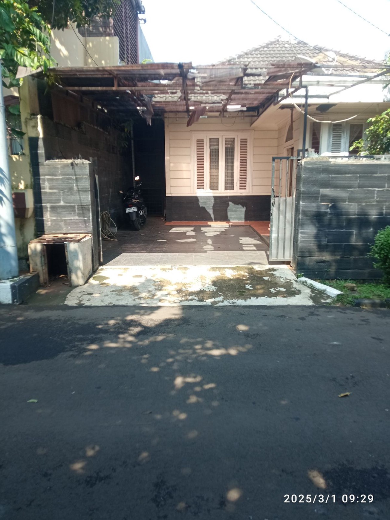 Dijual rumah dalam komplek dekat Unas