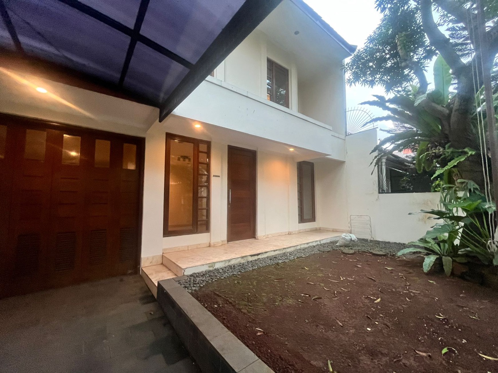 Rumah siap huni dalam komplek dekat MRT