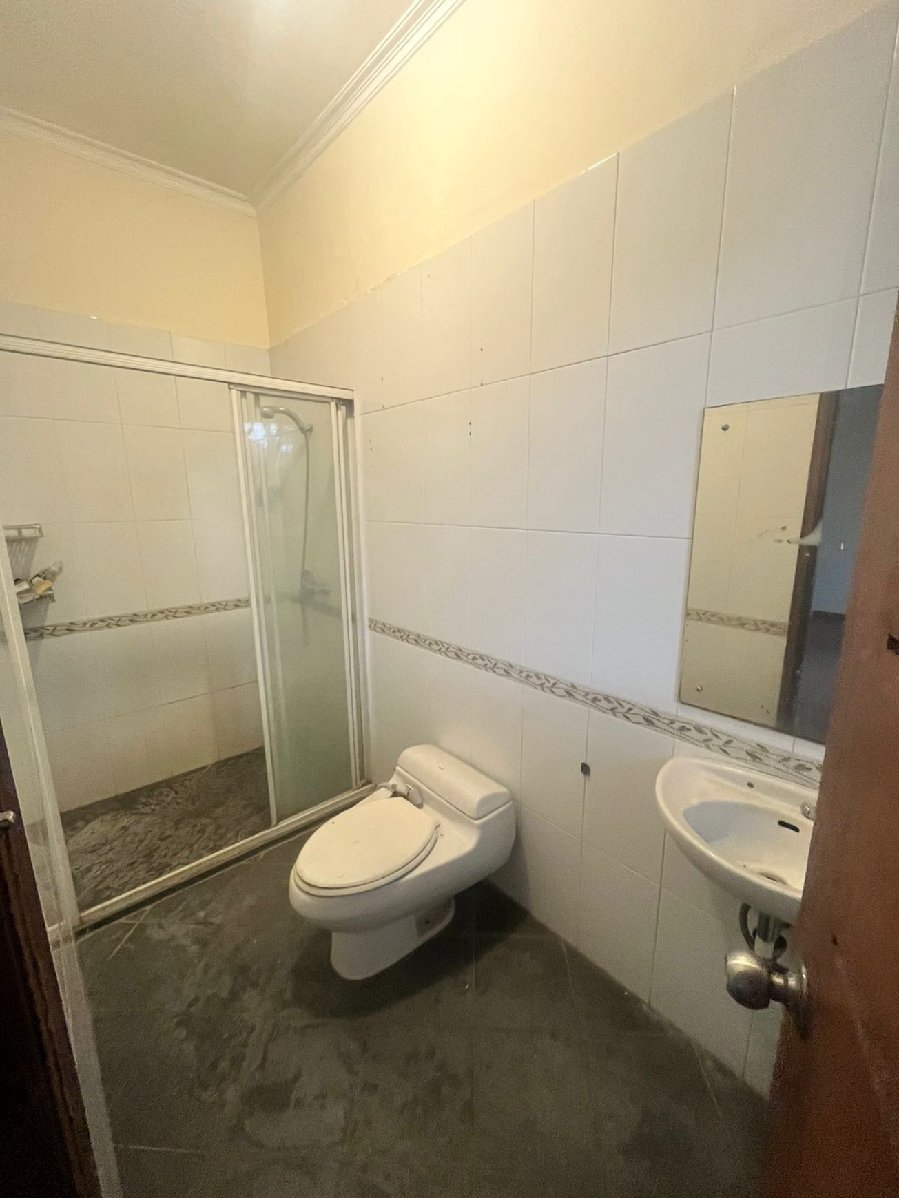 Rumah siap huni dalam komplek dekat MRT