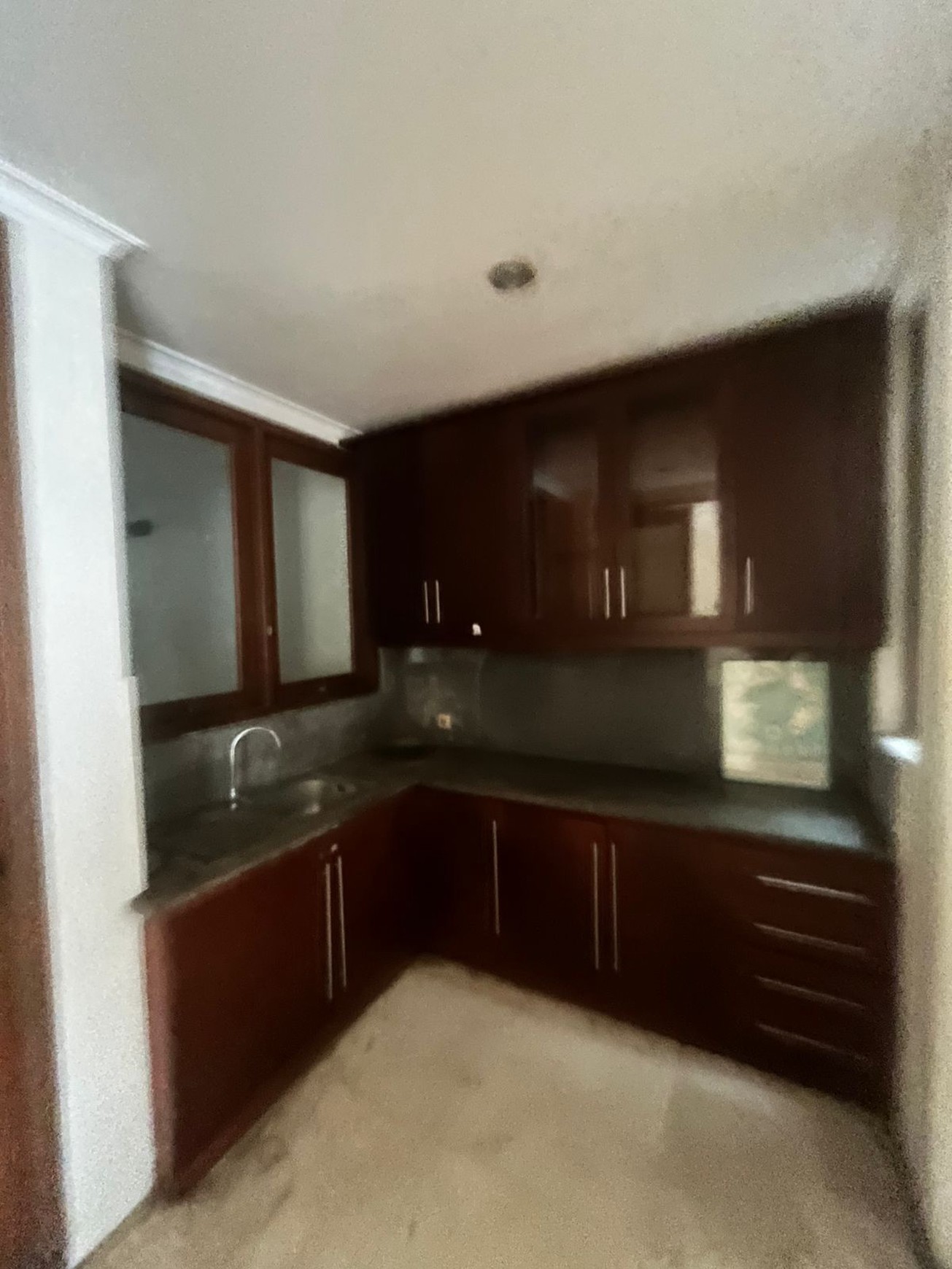 Rumah siap huni dalam komplek dekat MRT