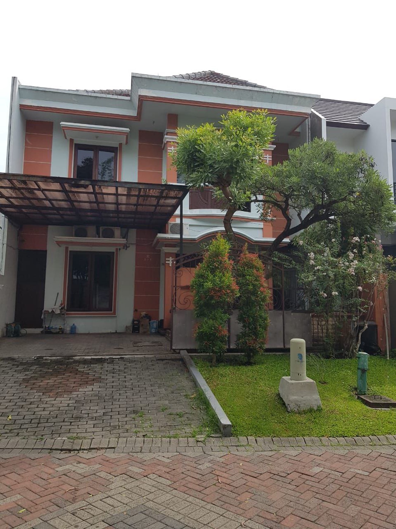 Rumah Mewah dan Murah di Graha Family, Surabaya