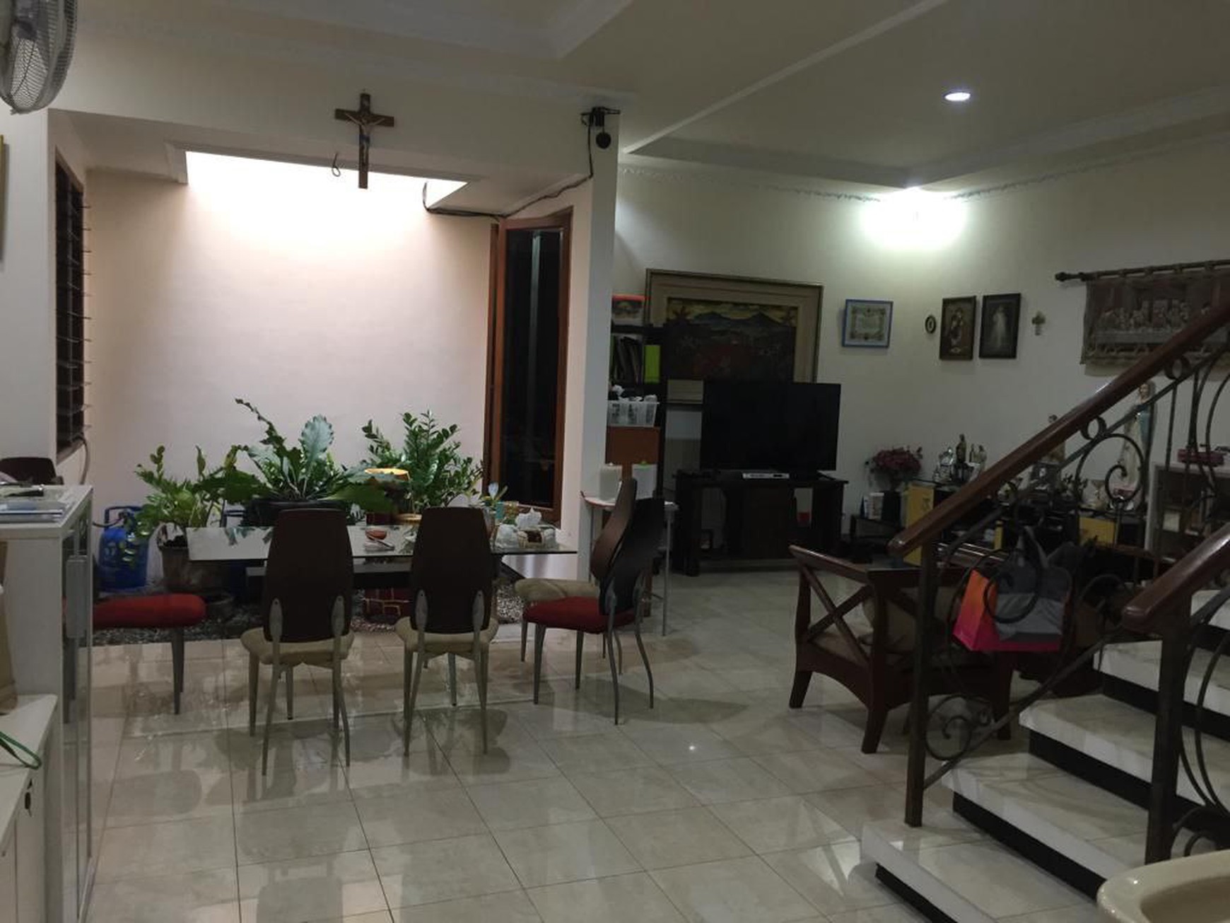 Rumah Mewah dan Murah di Graha Family, Surabaya