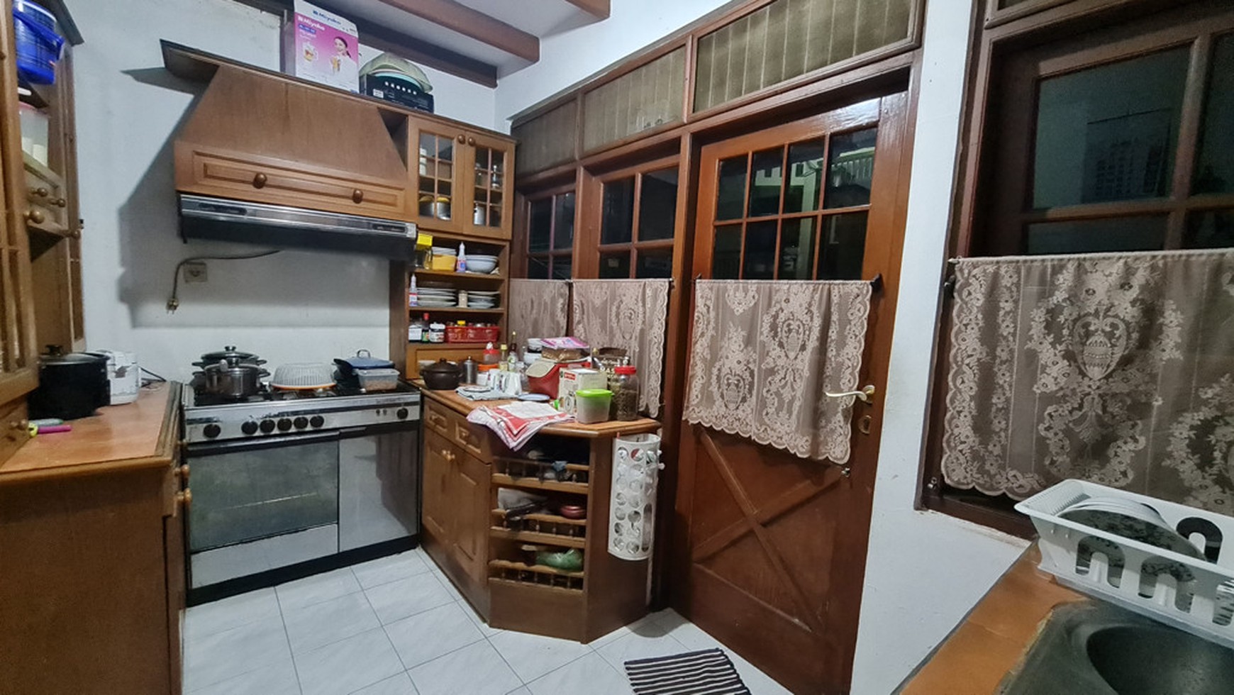 Rumah Bertaman Cantik dekat Pondok Indah Keb. Lama di Jaksel