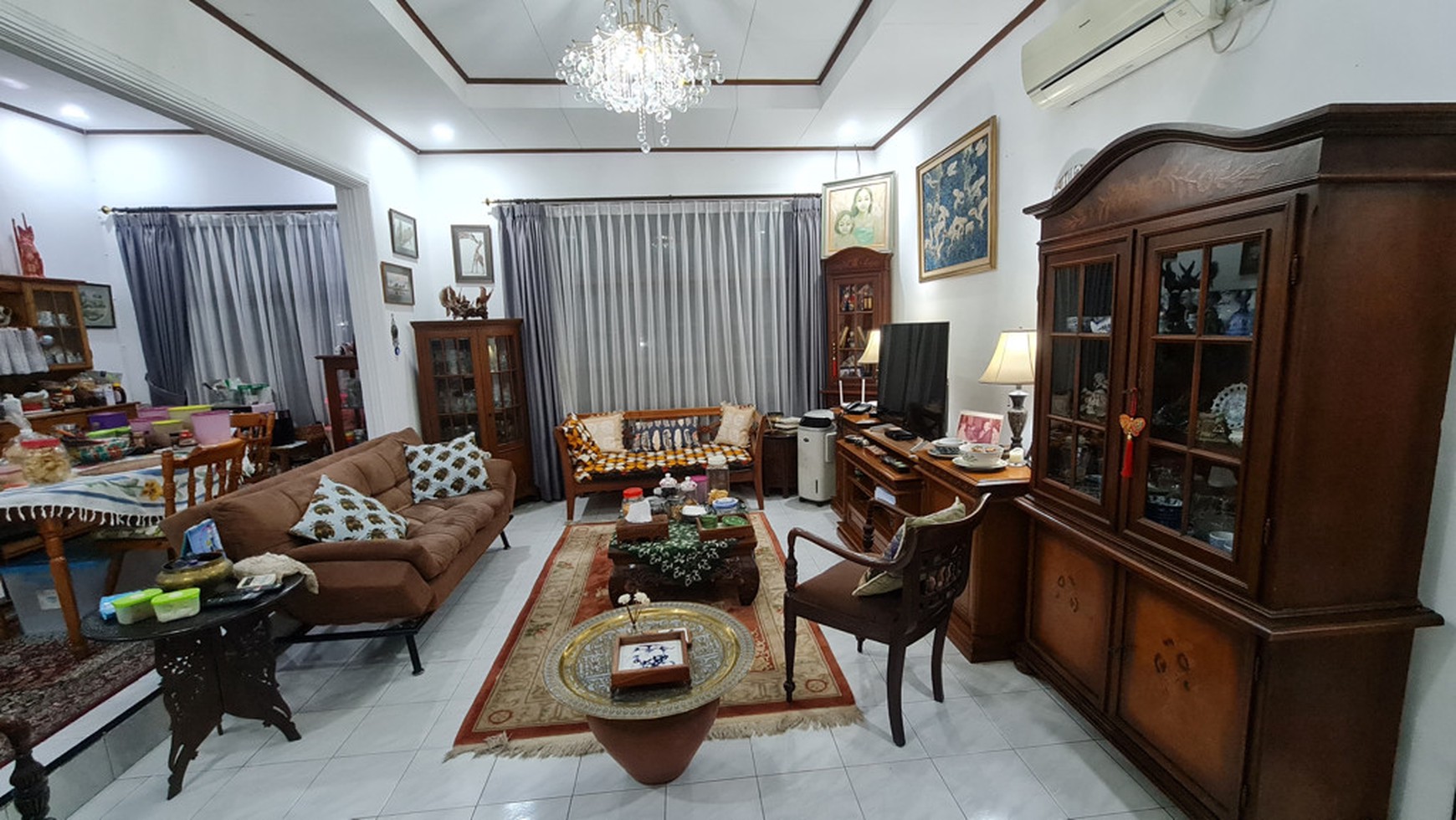 Rumah Bertaman Cantik dekat Pondok Indah Keb. Lama di Jaksel
