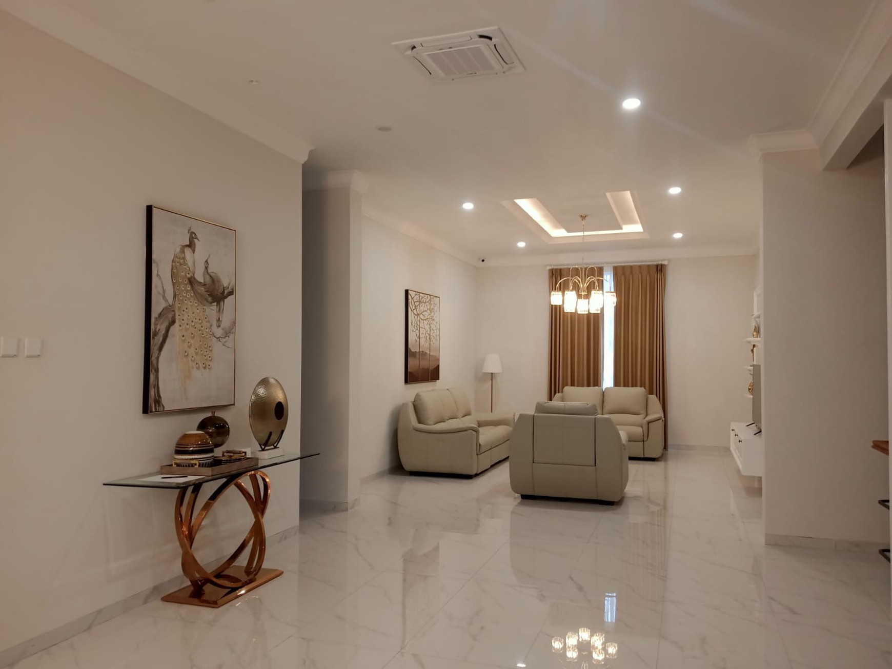 Rumah Lux Modern Ada Kolam Renang di Gegerkalong, Bandung