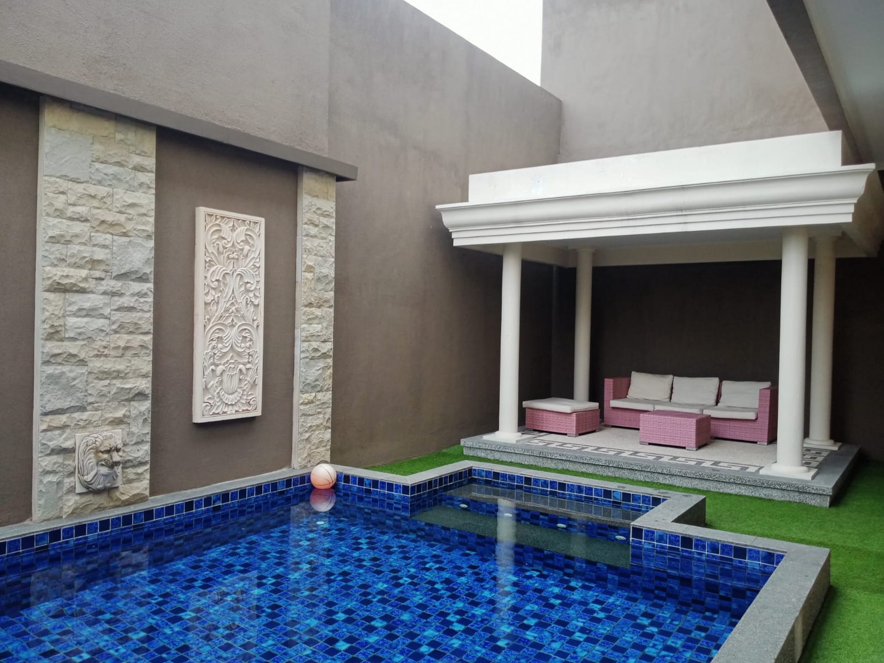 Rumah Lux Modern Ada Kolam Renang di Gegerkalong, Bandung