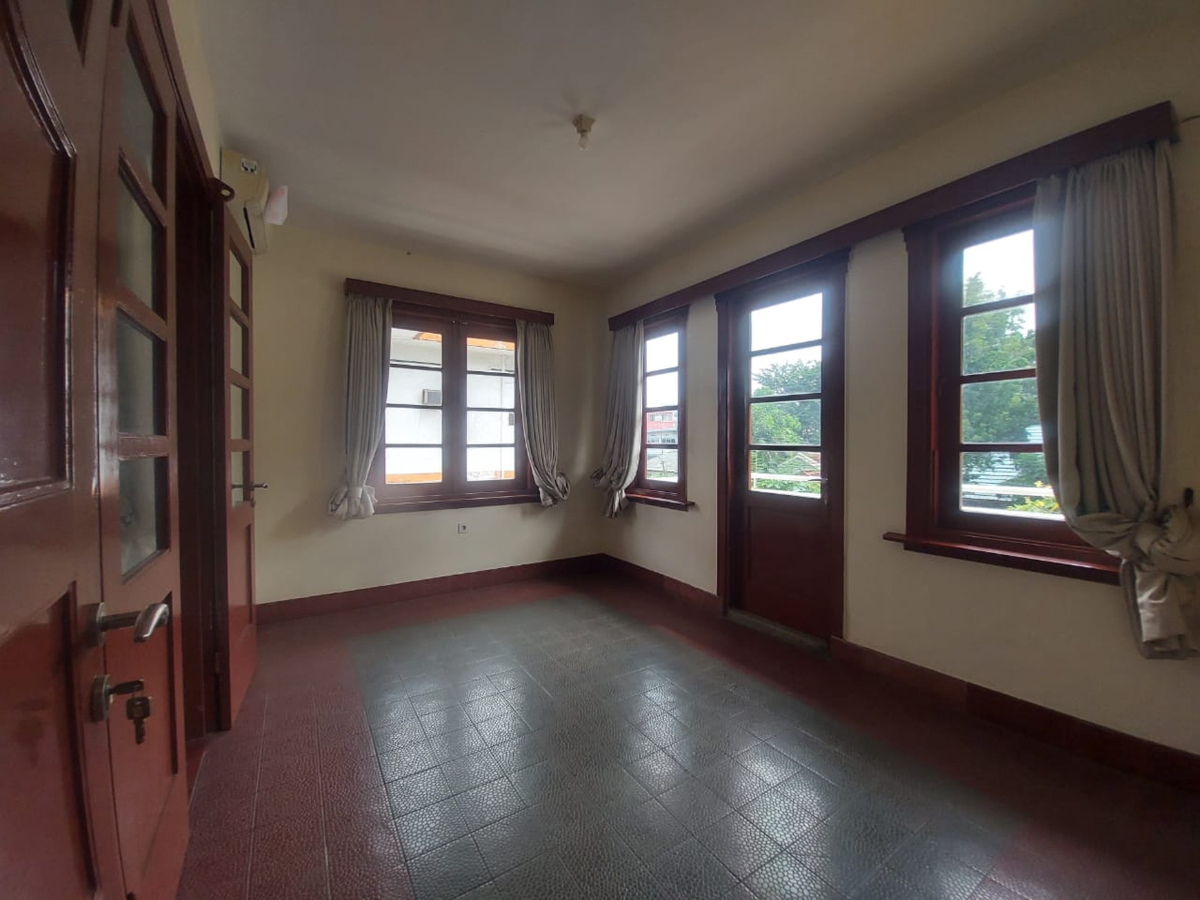 Tanah abang luas 743 dekat kantor walikota harga NJOP