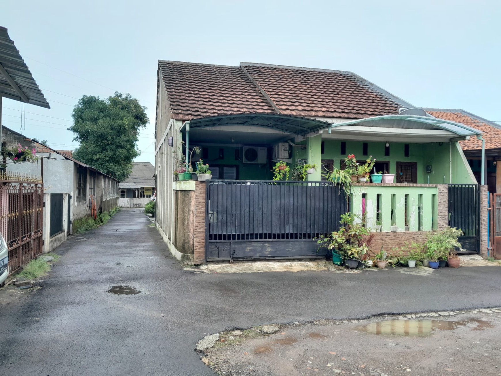 Rumah siap huni dalam lingkungan yang aman di Pondok Ranji 