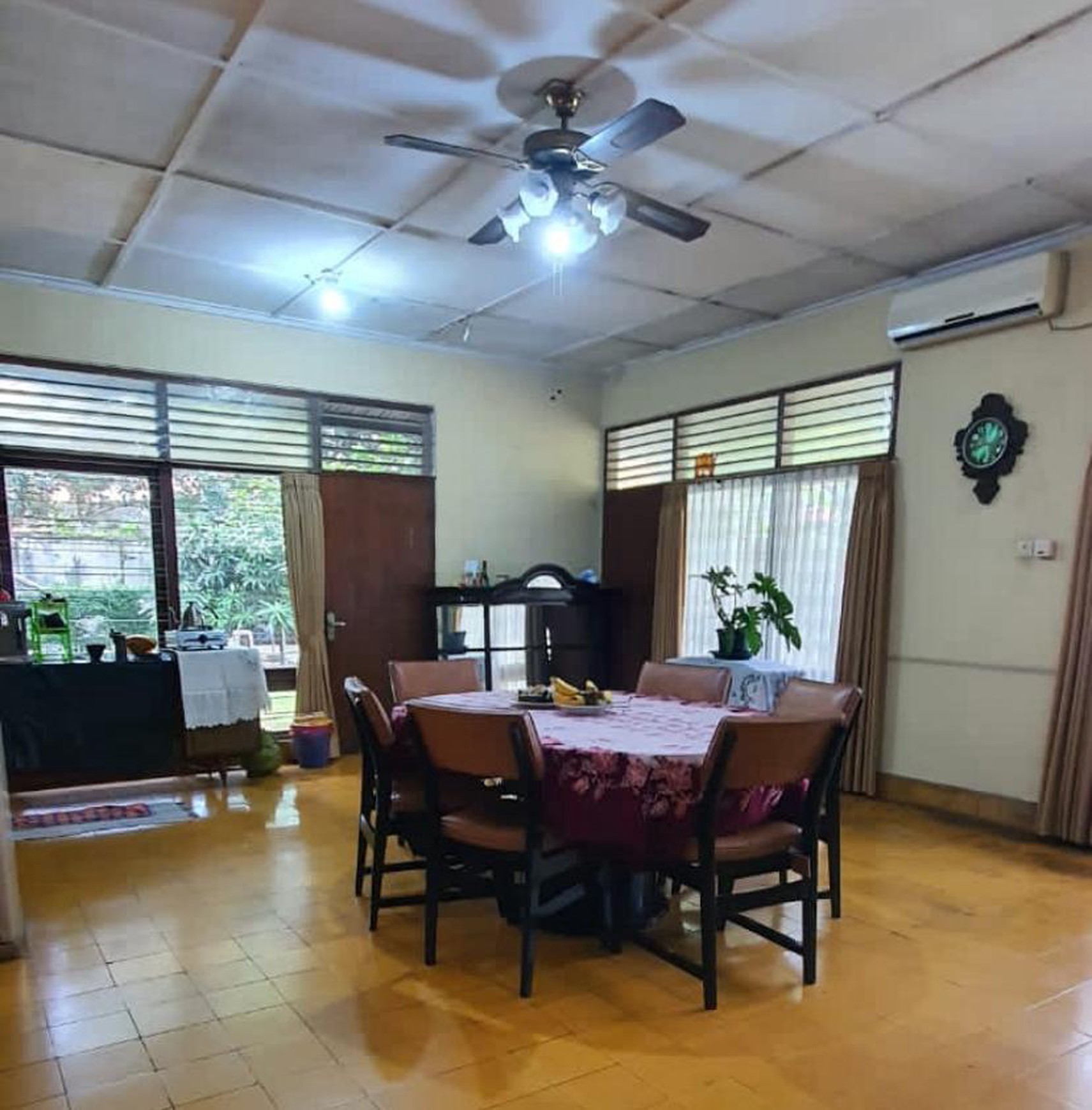 Di Jual Rumah HOEK  1 Lantai - Lokasi Strategis  Cocok untuk Hunian Komersial Di Tebet - Jakarta Selatan