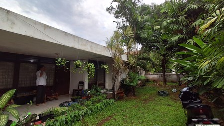 Di Jual Rumah HOEK  1 Lantai - Lokasi Strategis  Cocok untuk Hunian Komersial Di Tebet - Jakarta Selatan