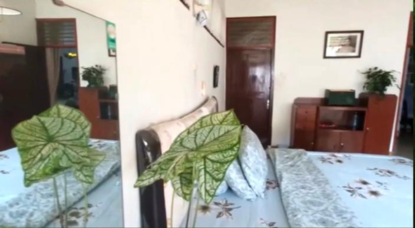 Di Jual Rumah HOEK  1 Lantai - Lokasi Strategis  Cocok untuk Hunian Komersial Di Tebet - Jakarta Selatan