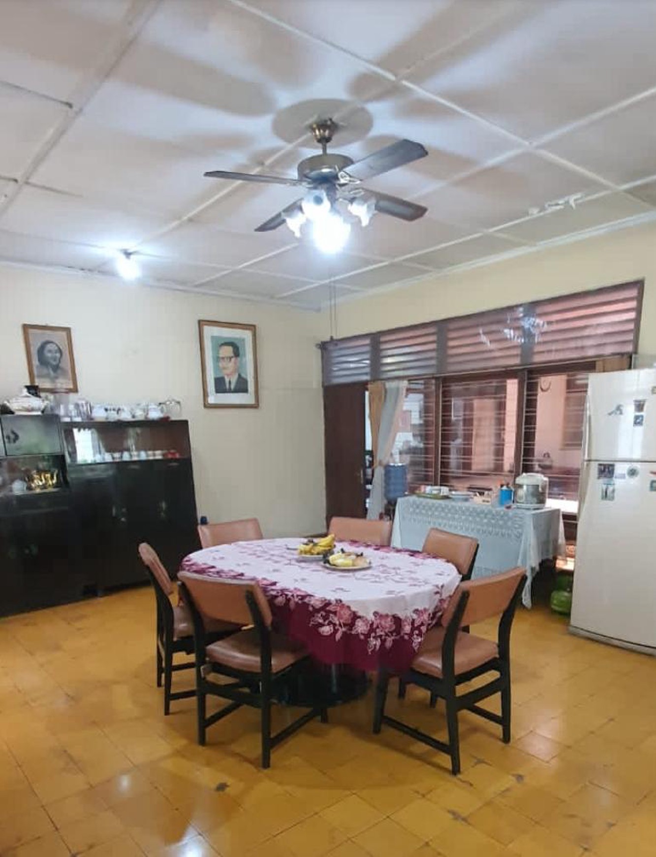 Di Jual Rumah HOEK  1 Lantai - Lokasi Strategis  Cocok untuk Hunian Komersial Di Tebet - Jakarta Selatan