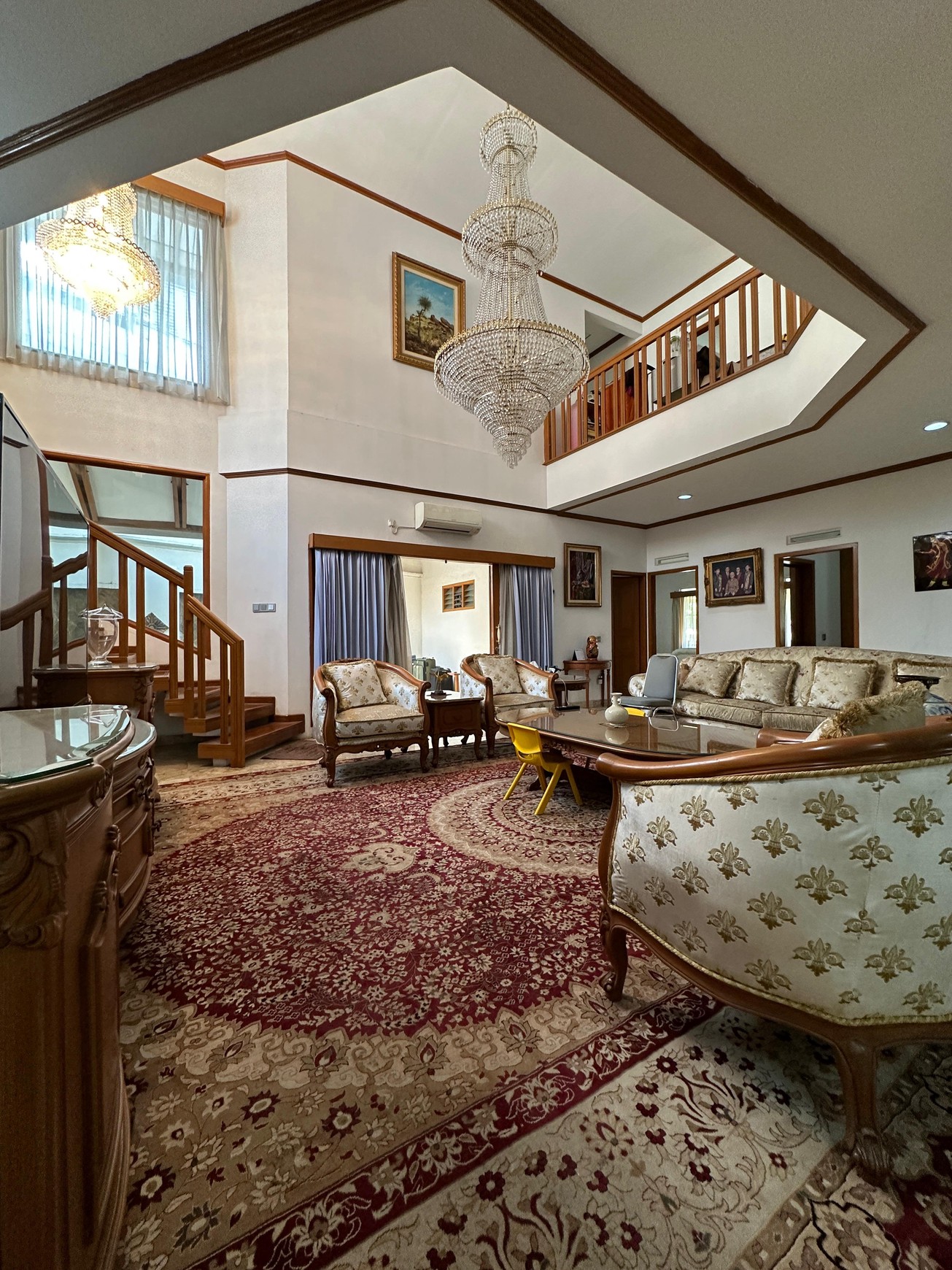Harga Murah! Dijual Rumah Klasik di Cluster Gated Lebak Bulus, Jakarta Selatan