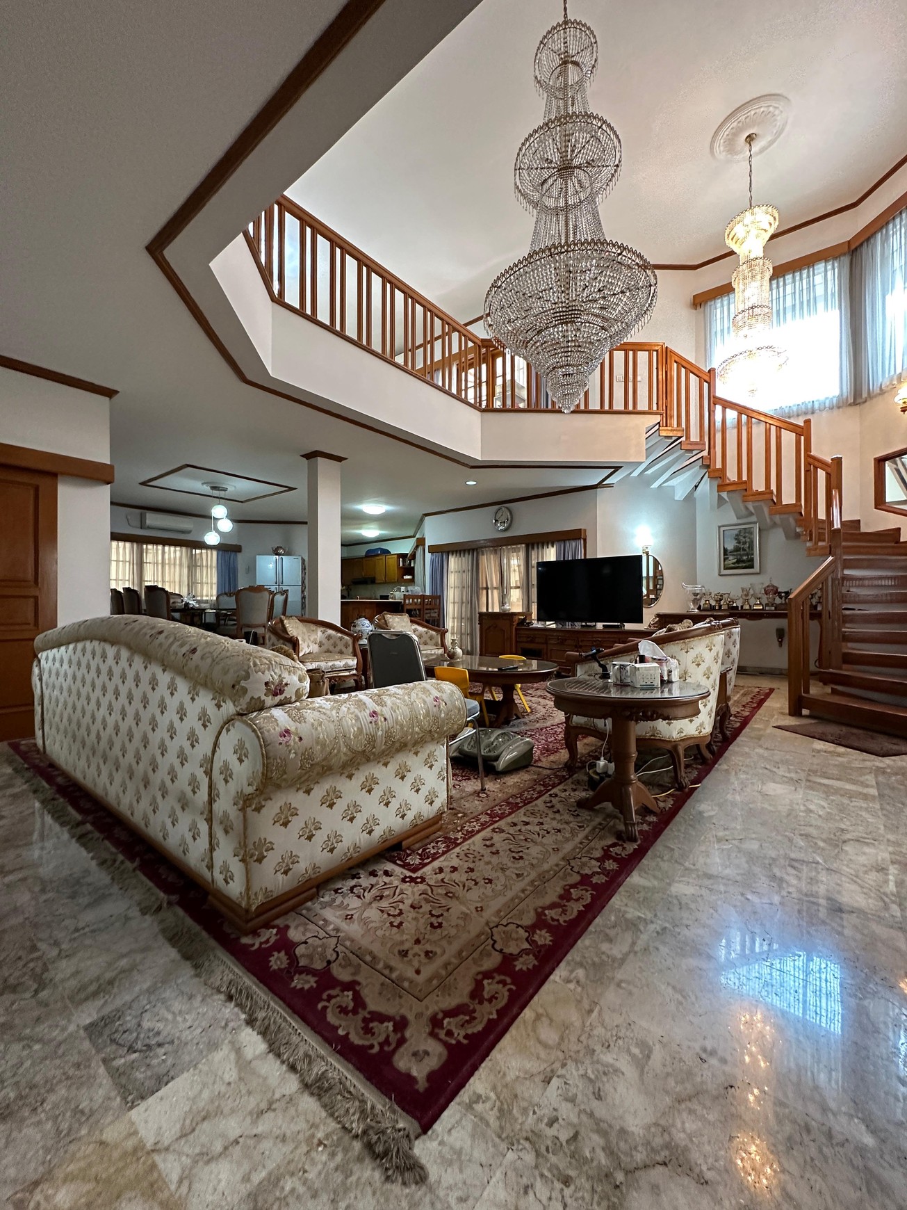 Harga Murah! Dijual Rumah Klasik di Cluster Gated Lebak Bulus, Jakarta Selatan