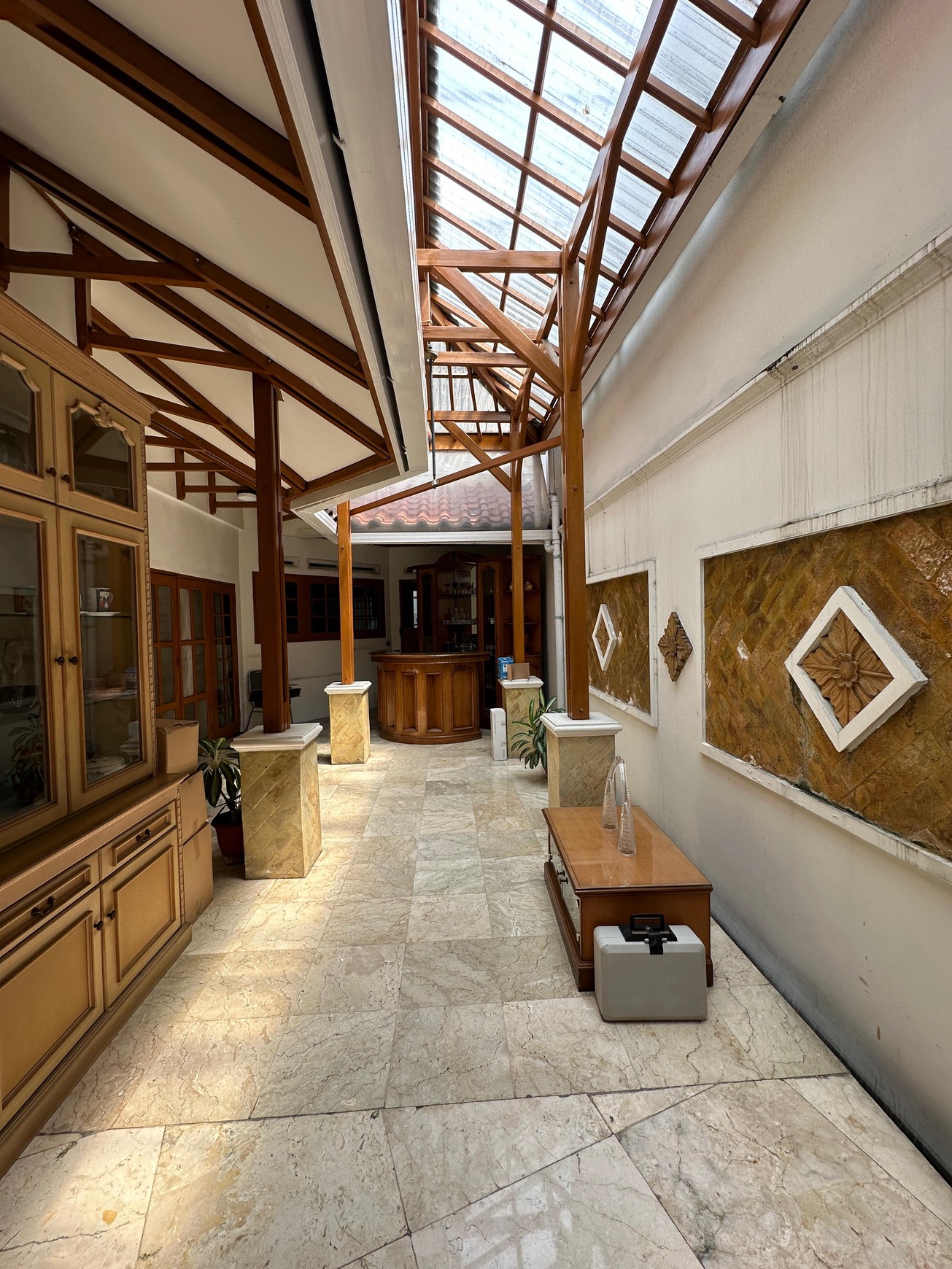 Harga Murah! Dijual Rumah Klasik di Cluster Gated Lebak Bulus, Jakarta Selatan