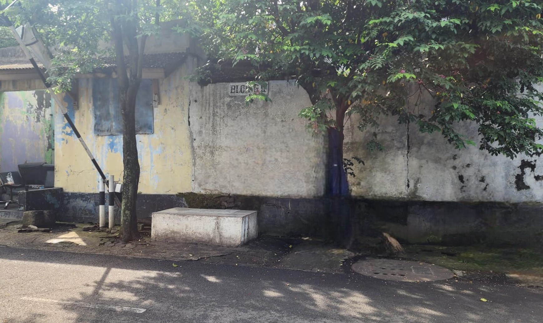  Jual Cepat Hitung Tanah. Rumah tua di Jagakarsa posisi Hook lingkungan komplek aman asri akses toll dan strategis