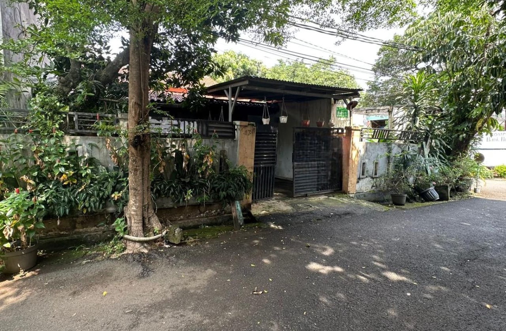  Jual Cepat Hitung Tanah. Rumah tua di Jagakarsa posisi Hook lingkungan komplek aman asri akses toll dan strategis